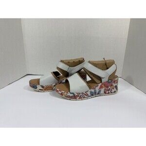 Born Lucee Floral Print Wedges 11 NIB
